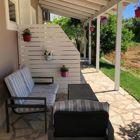 Petros Rooms & Apartments Lixouri Luaran gambar