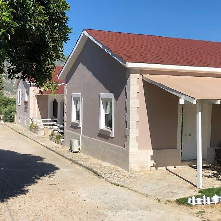 Petros Rooms & Apartments Lixouri Luaran gambar