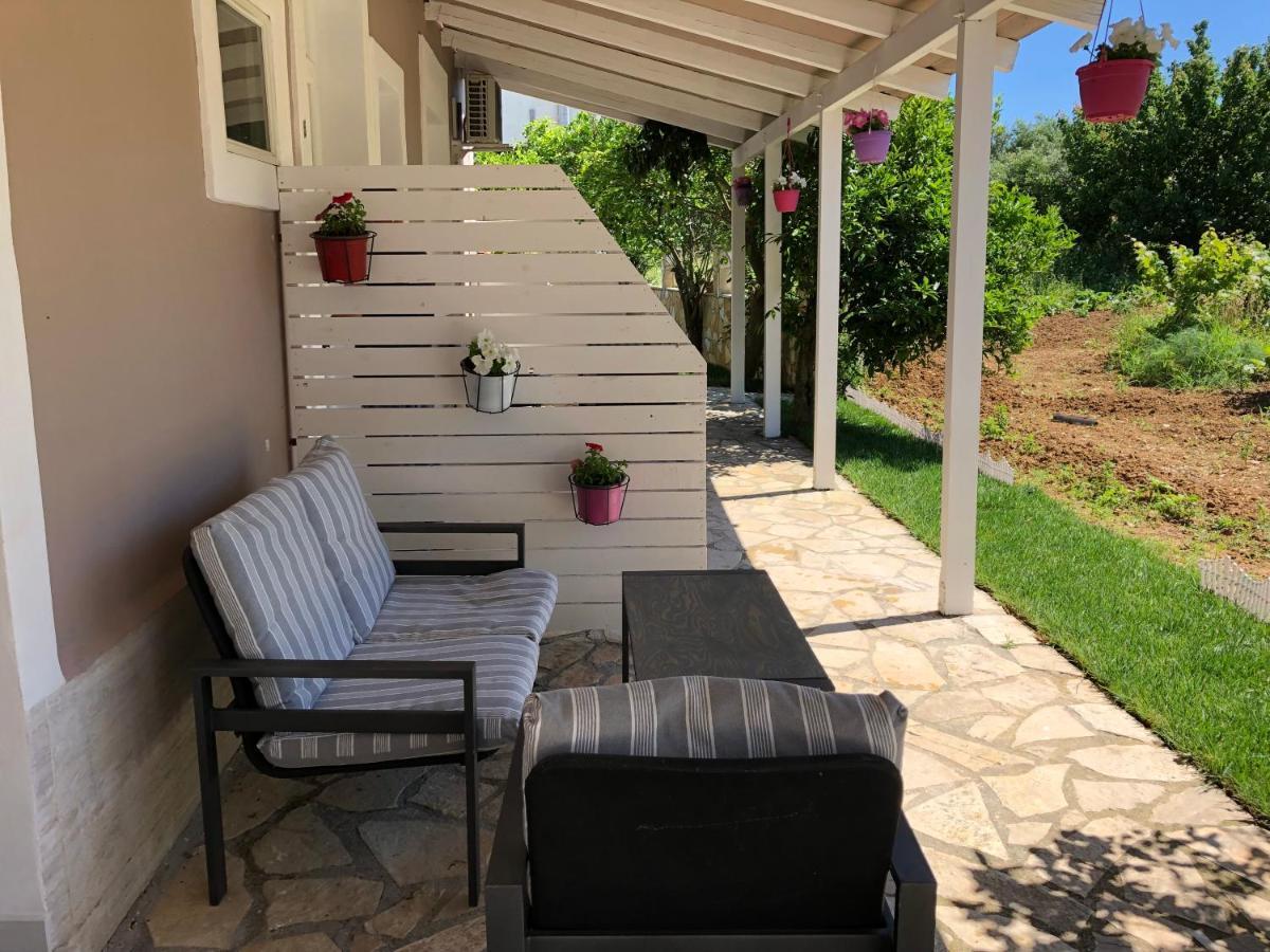 Petros Rooms & Apartments Lixouri Luaran gambar