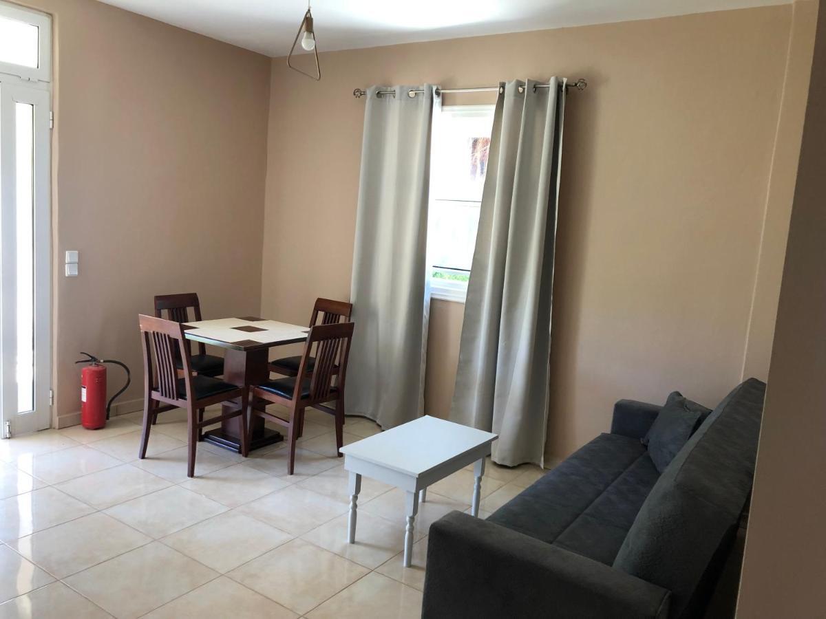 Petros Rooms & Apartments Lixouri Luaran gambar