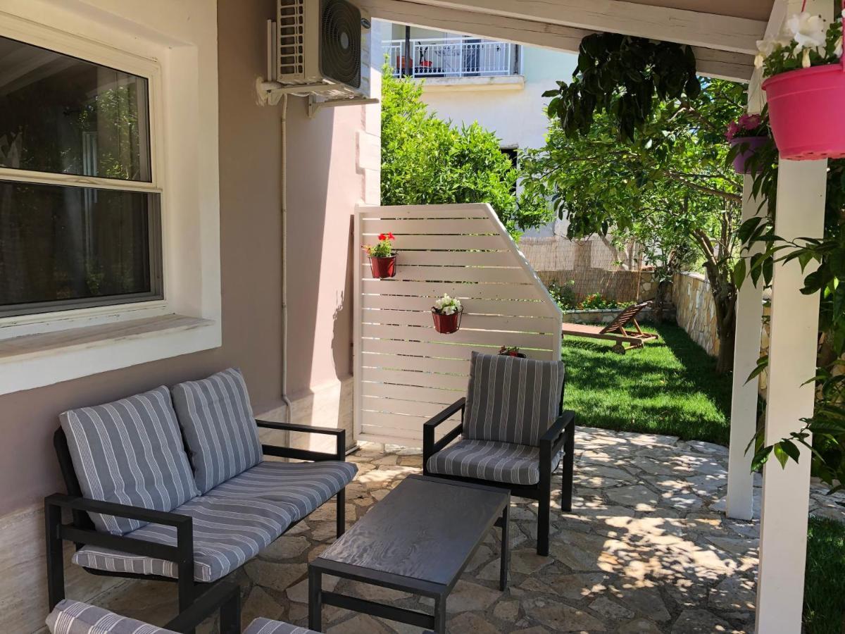 Petros Rooms & Apartments Lixouri Luaran gambar