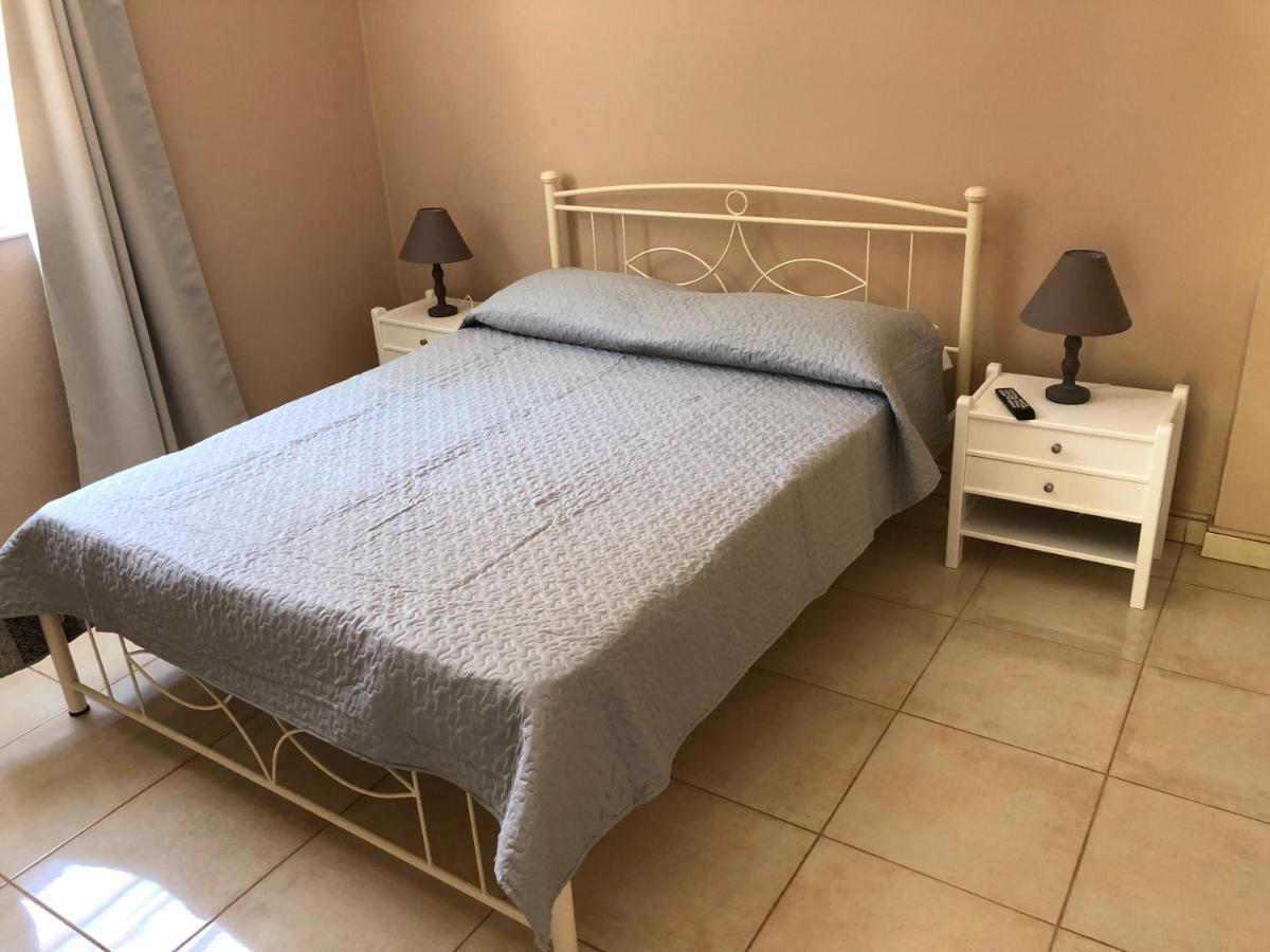 Petros Rooms & Apartments Lixouri Luaran gambar