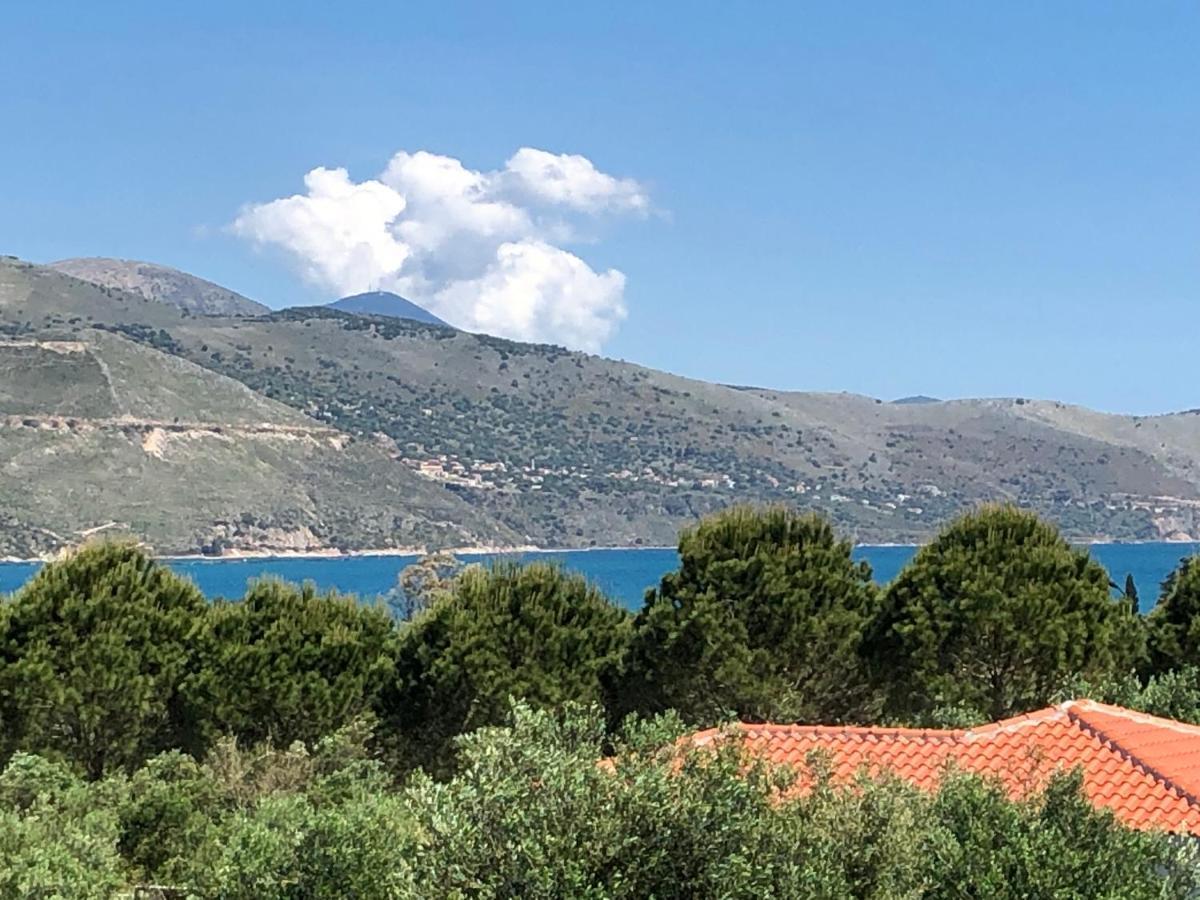 Petros Rooms & Apartments Lixouri Luaran gambar