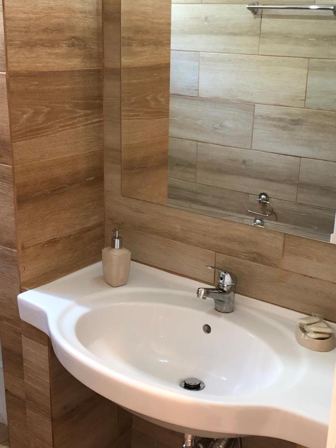 Petros Rooms & Apartments Lixouri Luaran gambar