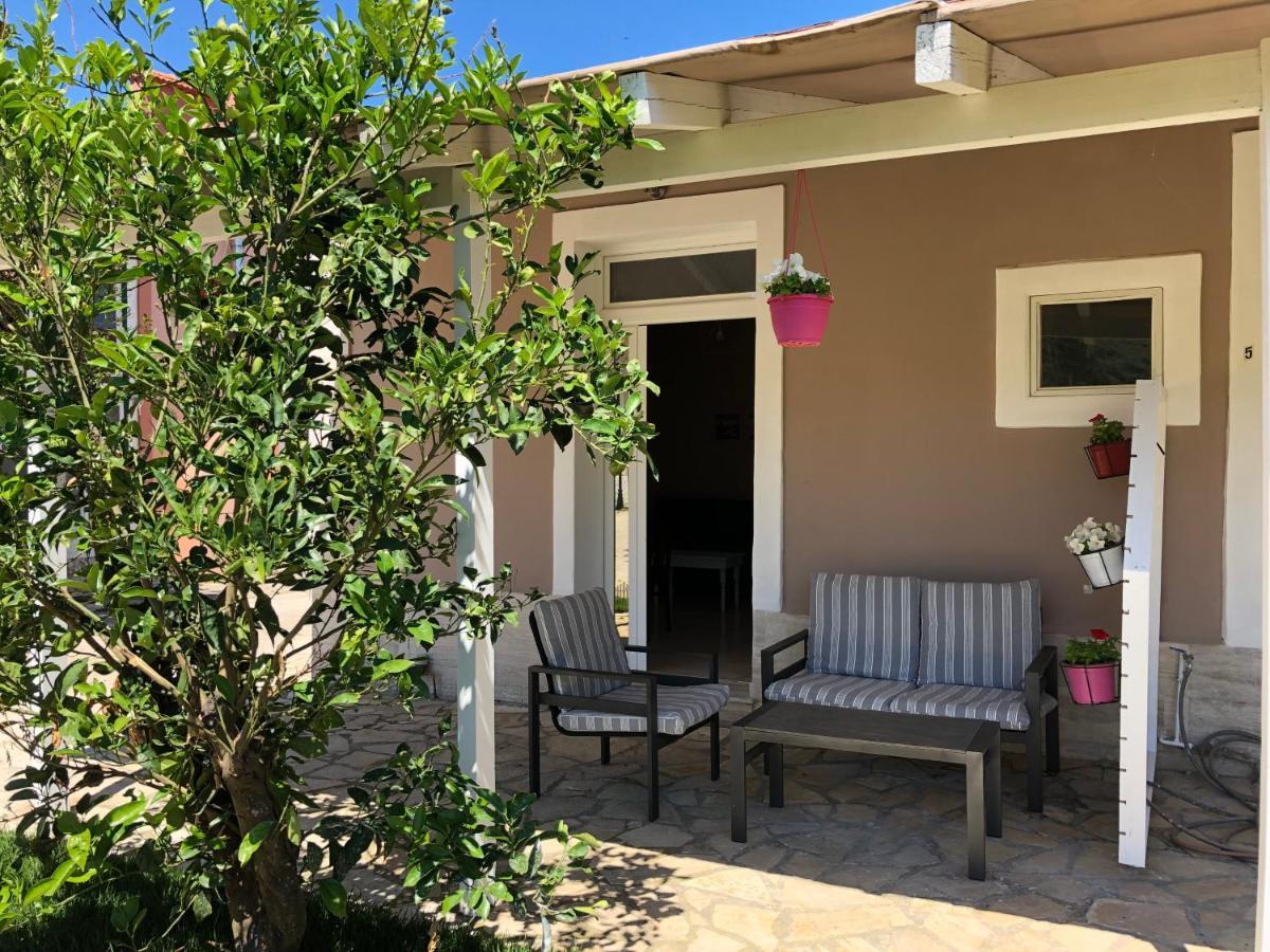 Petros Rooms & Apartments Lixouri Luaran gambar