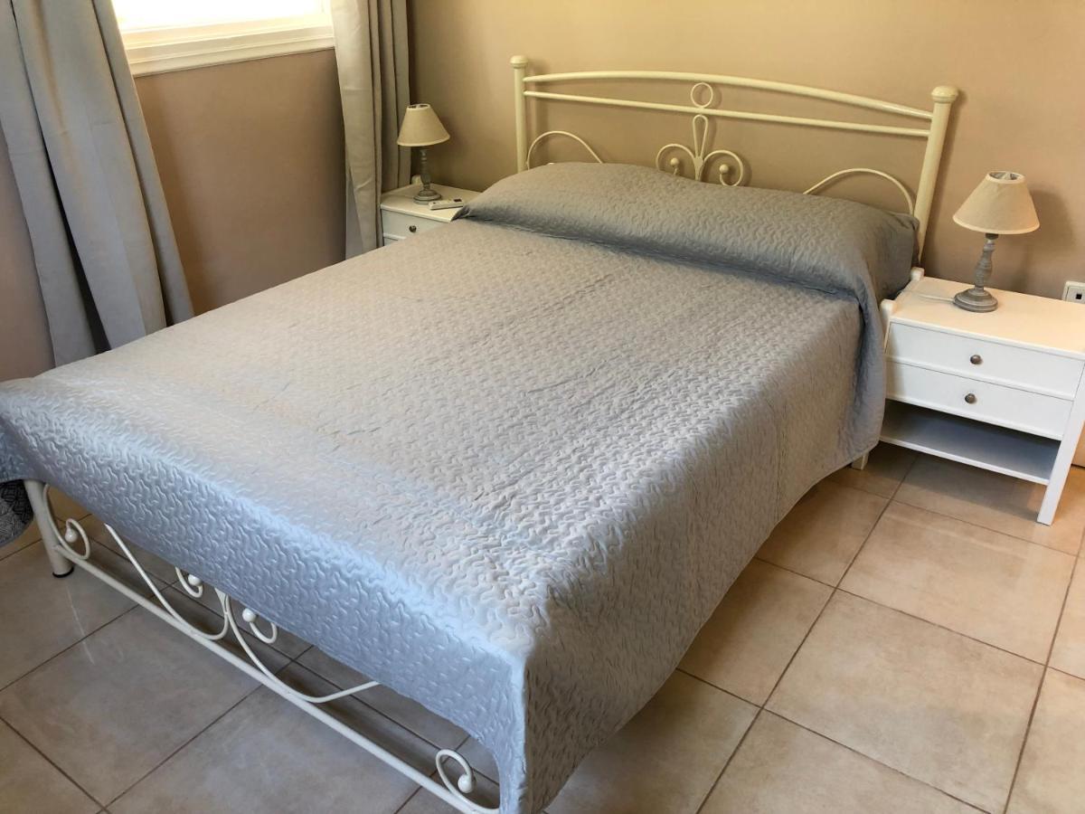 Petros Rooms & Apartments Lixouri Luaran gambar