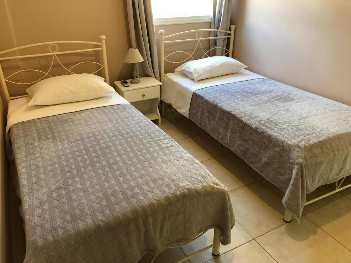 Petros Rooms & Apartments Lixouri Luaran gambar