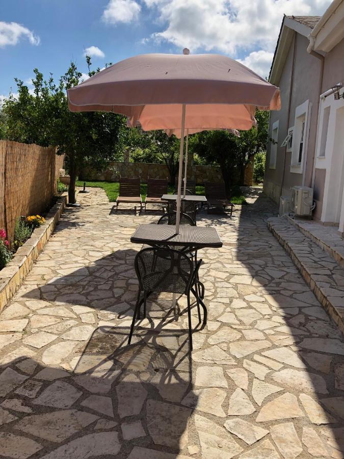 Petros Rooms & Apartments Lixouri Luaran gambar