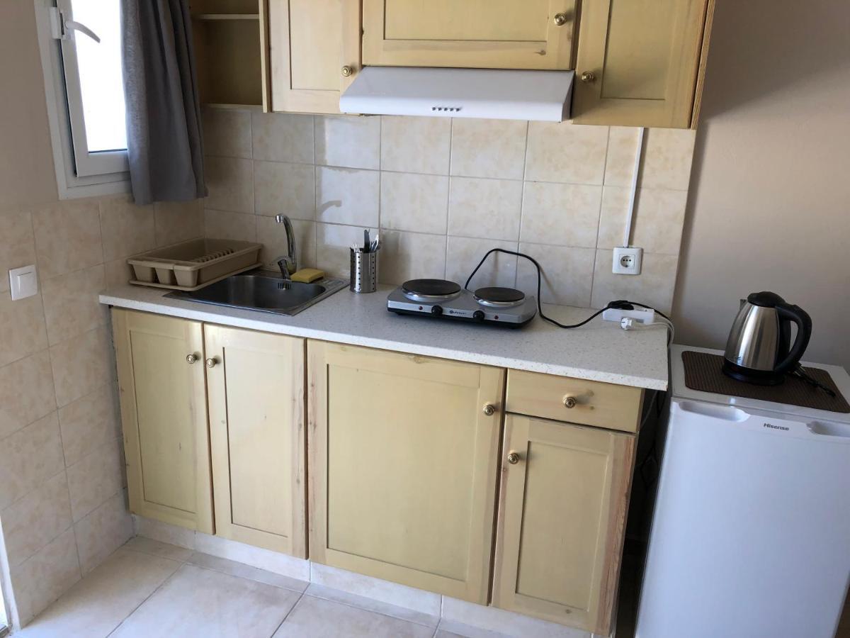 Petros Rooms & Apartments Lixouri Luaran gambar
