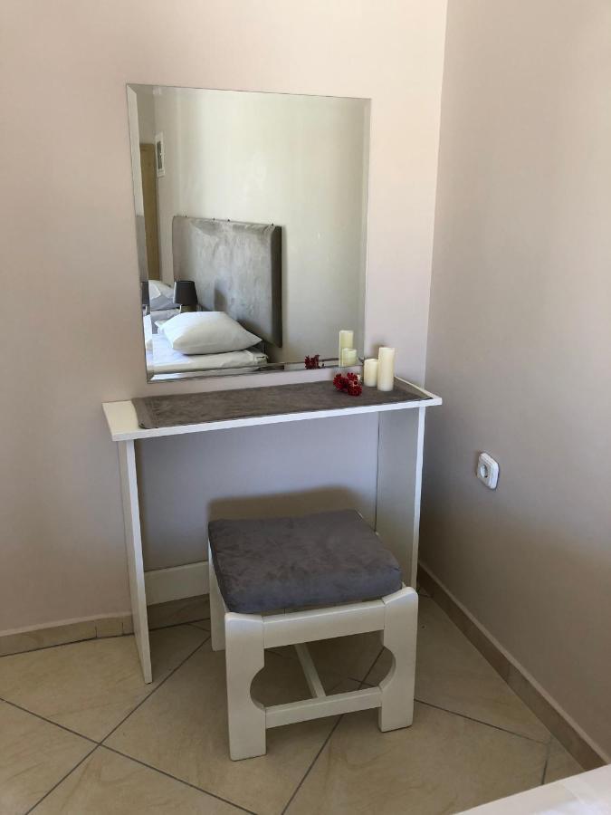 Petros Rooms & Apartments Lixouri Luaran gambar