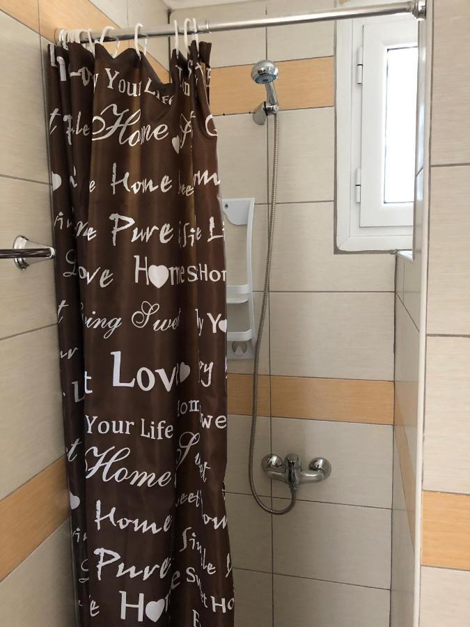 Petros Rooms & Apartments Lixouri Luaran gambar