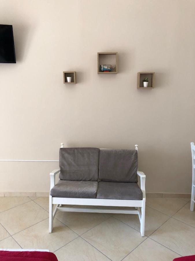 Petros Rooms & Apartments Lixouri Luaran gambar