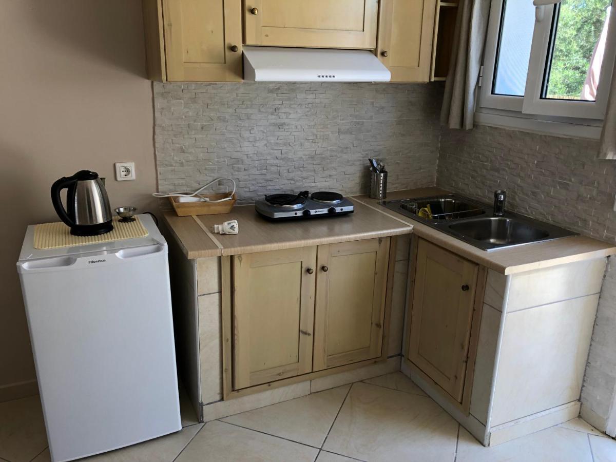 Petros Rooms & Apartments Lixouri Luaran gambar