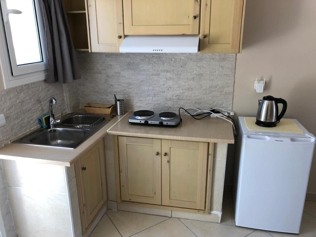 Petros Rooms & Apartments Lixouri Luaran gambar