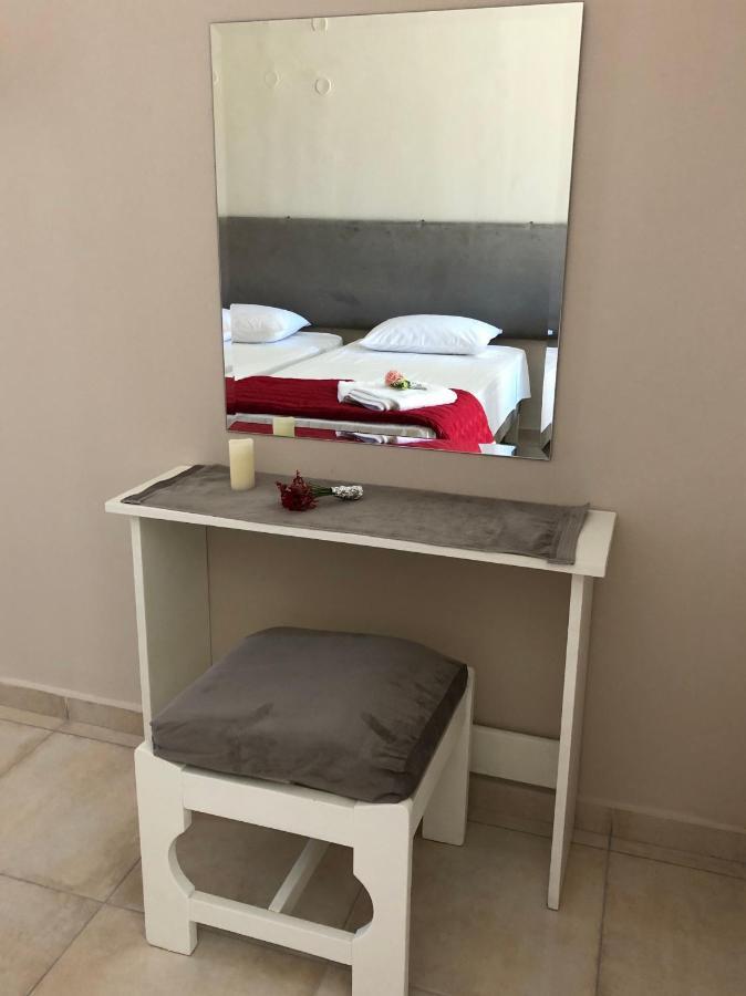 Petros Rooms & Apartments Lixouri Luaran gambar